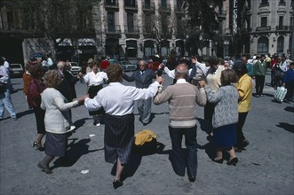 Spain, Catalonia, Barcelona, People dancing the Sardana in front of the Cathedral. Photo : John