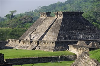 Mexico, Veracruz, Papantla, El Tajin archaeological site Ruins of Monument 5 pyramid. Photo : Nick