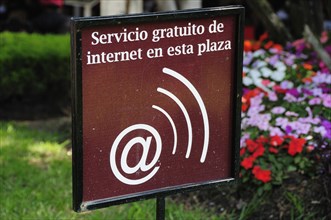 Mexico, Bajio, Queretaro, Sign indicating availability of Wifi for internet users. Photo : Nick