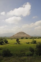 Mexico, Anahuac, Teotihuacan, Pyramid del Sol or Pyramid of the Sun and surrounding landscape.