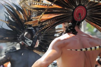 Mexico, Federal District, Mexico City, Michicoa Aztec dancers performing in the Zocalo. Photo :