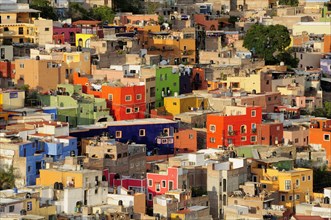 Mexico, Bajio, Guanajuato, Elevated view over colourful housing with flat rooftops. Photo : Nick