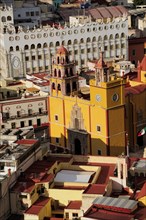 Mexico, Bajio, Guanajuato, Elevated view of Basilica and university building from panoramic