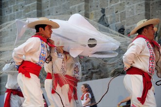 Mexico, Jalisco, Guadalajara, Plaza Tapatia Guerrero folk dance performance in carnival.. Photo :