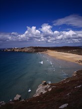 France, Bretagne, Crozon Peninsula, South west facing beach and Pointe du Toulinguet with