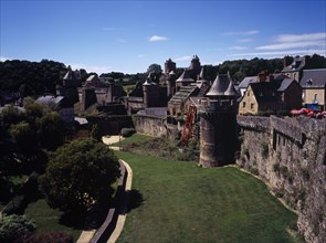 France, Bretagne, Ille-et-Vilaine, Fougeres. Outer walls of the chateau dating from 11th to 15th
