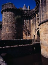 France, Bretagne, Ille-et-Vilaine, Fougeres. Defensive walls and turrets of the chateau dating from