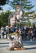 England, London, Jubilee Gardens Levitation trick being performed by street artist. Photo : Paul