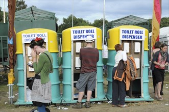 England, Suffolk, Southwold, Latitude Festival Organic Toilet Paper Dispenser. Photo : Bob