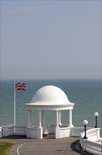 England, East Sussex, Bexhill-on-Sea, King George V Colonnade from the De La Warr Pavilion. Photo :