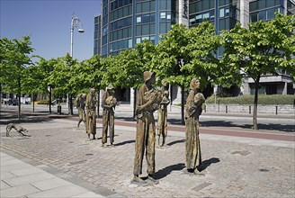 Ireland, County Dublin, Dublin City, The famine memorial presented to the city in 1997. Photo :