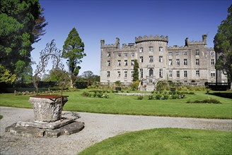 Ireland, County Sligo, Markree, Castle hotel general view of the castle and gardens. Photo : Hugh