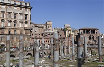 Italy, Lazio, Rome, The ruins of Trajans forum & markets and the Ulpia Basilica. Photo : Bennett