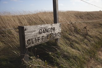 England, East Sussex, Beachy Head, Sign warning of cliff erosion. 
Photo Zhale Naoka Gibbs / Eye