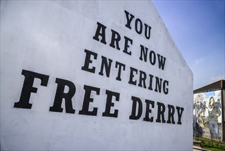 Ireland, North, Derry, Bogside Nationalist mural 'You Are Now Entering Free Derry' on old gable
