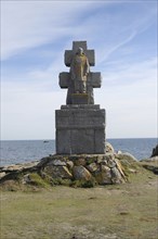 France, Brittany, Isle de Sein, Memorial commemorating the 128 islanders who fled imminent Nazi ocupation by fishing boat to join the Free French Forces in England in 1940.