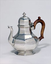 Teapot. London, England, c.1718