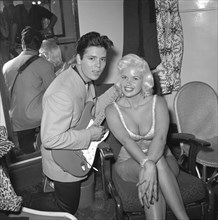 Cliff Richard et Jayne Mansfield dans les années 60