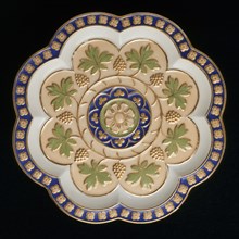 Pugin, Plat octogonal avec un motif de raisin