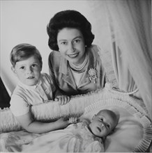 La reine Elisabeth II et les Princes Edward et Andrew