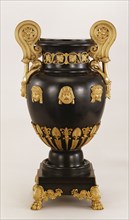 Hope, Vase en bronze et or moulu