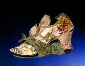 Woman's shoe. Britain, 1730-40