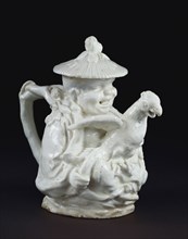 Teapot, by Chelsea porcelain factory