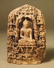 Bouddha assis sur un trône de lotus