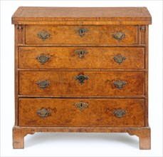 Chest of Drawers or Bachelor Chest. England, 1700-30