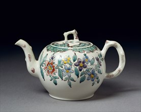 Teapot. Staffordshire, England, mid-18th century