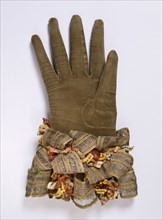 Glove, right hand. England, late 17th century
