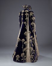 Woman's full length coat. England, late 19th century