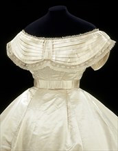 Wedding dress. USA, c.1865. Londres, Victoria & Albert Museum