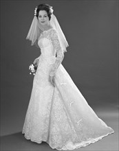 Wedding dress, photo John French. London, UK, 1960s. Londres, Victoria & Albert Museum