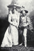 King George V and Queen Mary, photo Lafayette Portrait Studios. London, England, 1897. 
Londres,