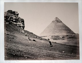 Francis Frith, Giseh Pyramid and fellahs in the foreground
