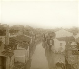 A canal in Hangchow (China)