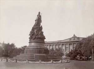 Russie, le monument Catherine II et le Théâtre, à Saint-Pétersbourg