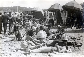Plage à Deauville au 15 août 1930