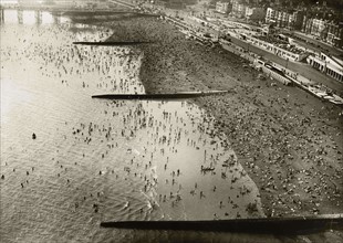 Vue aérienne de la plage de Brighton, Sussex (1933)