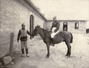 Chine, paddocks. Palikare, cheval gagnant du "Stewards Etakes", Pékin, 1902