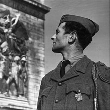 Portrait d'un officier au cours de la libération de Paris (août 1944)