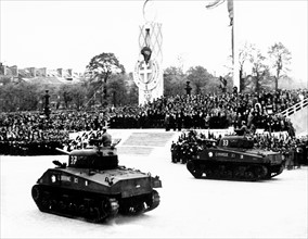 Défilé des troupes françaises, lors la libération de Paris (août 1944)