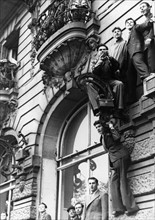 Scène de liesse populaire à la libération de Paris (août 1944)
