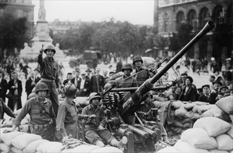 Unité militaire américaine lors de la Libération de Paris, Place du Châtelet (août 1944)