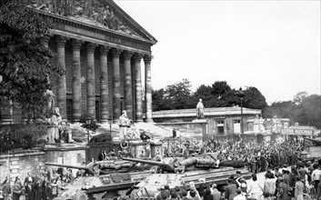 Tanks passing by the National Assembly, during the Liberation of Paris