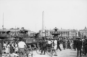 French tanks on the Place de la Concorde in Paris, during the Liberation (August 1944)