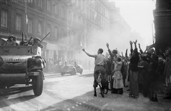 Scene of cheering crowd in the streets of Paris, during the Liberation (August 1944)