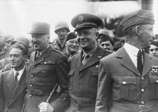 Le général américain D. Eisenhower, lors de la Libération de Paris (août 1944)
