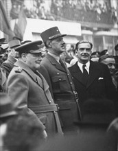 Le général de Gaulle et Winston Churchill, lors de la Libération de Paris (août 1944)